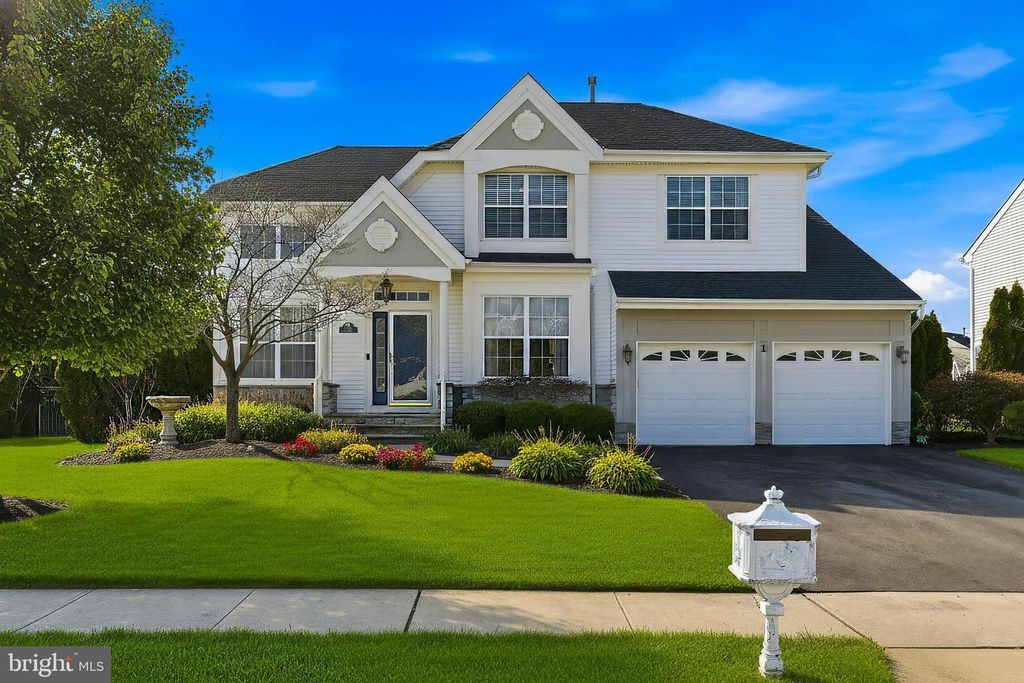 Image 1 of property listing at 1 EDINBURG CIR, Matawan, NJ 07747