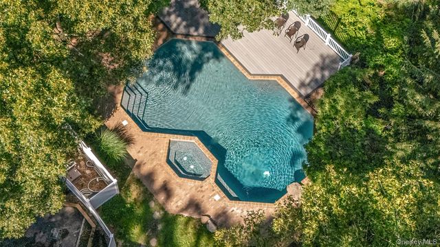 2 Rawlings Drive, Melville, NY 11747