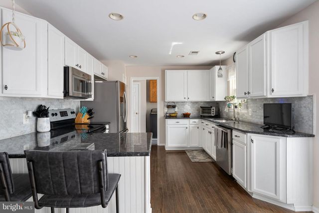 4 GRANITE CT, Fredericksburg, VA 22406