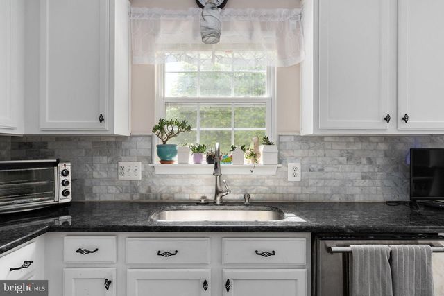 4 GRANITE CT, Fredericksburg, VA 22406