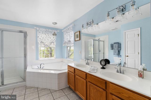 4 GRANITE CT, Fredericksburg, VA 22406