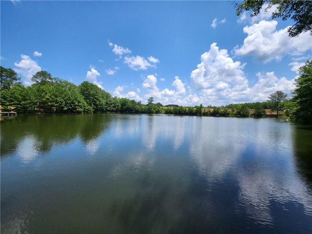 731 Point Place Drive, Loganville, GA 30052