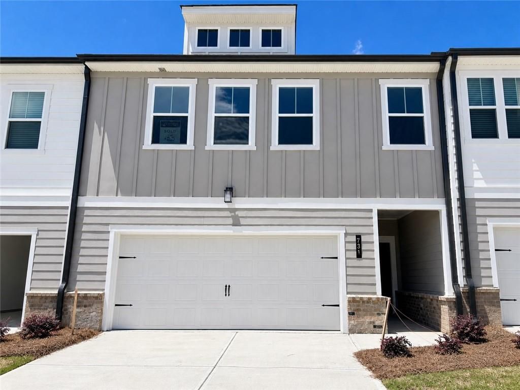 731 Point Place Drive, Loganville, GA 30052
