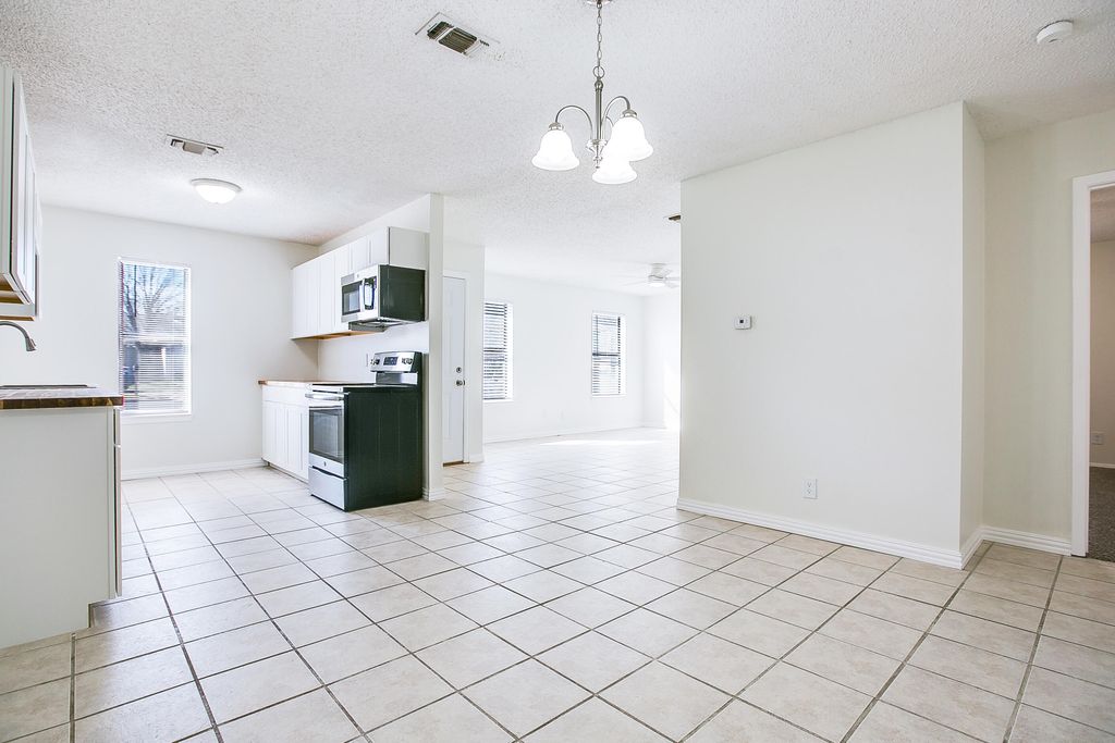 Image 10 of property listing at 806 Van Zandt Street, San Angelo, TX 76905