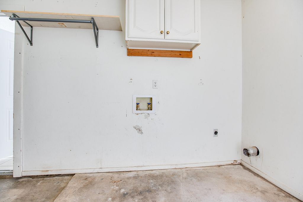 Image 20 of property listing at 806 Van Zandt Street, San Angelo, TX 76905