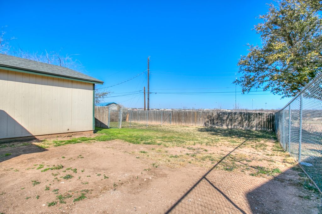 Image 21 of property listing at 806 Van Zandt Street, San Angelo, TX 76905