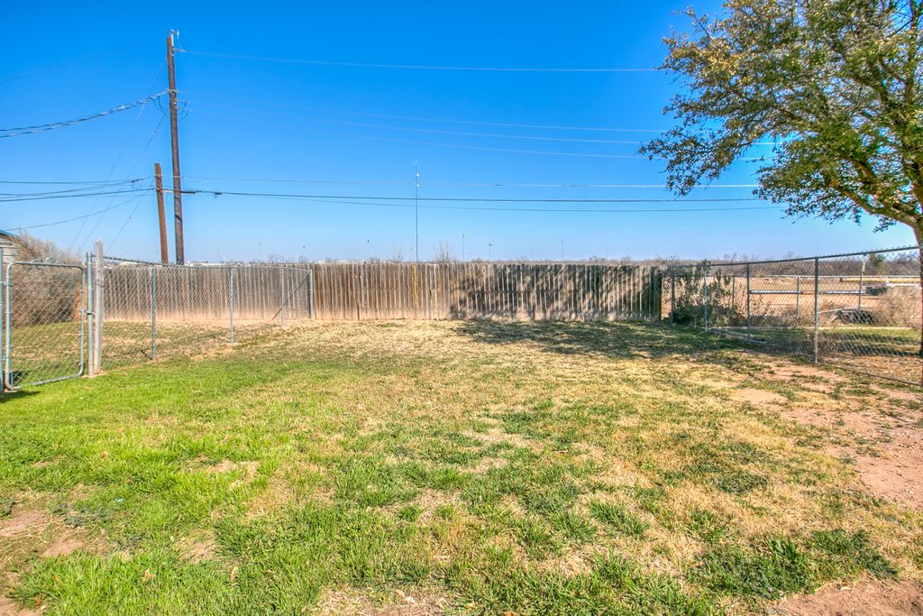 Image 24 of property listing at 806 Van Zandt Street, San Angelo, TX 76905