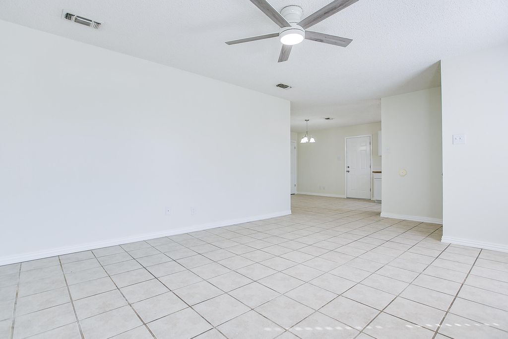 Image 4 of property listing at 806 Van Zandt Street, San Angelo, TX 76905