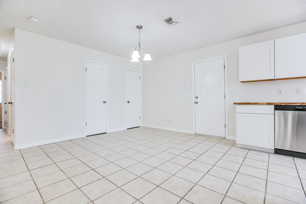 Image 5 of property listing at 806 Van Zandt Street, San Angelo, TX 76905