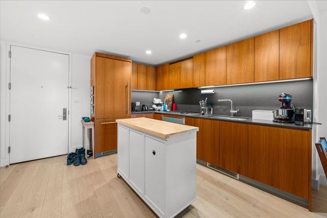 575 4th Ave Apt 3K, New York City, NY 11215