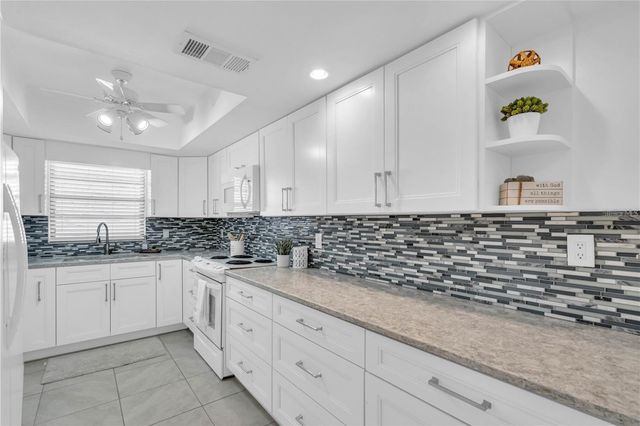 4740 MARSH FIELD ROAD 6, Sarasota, FL 34235