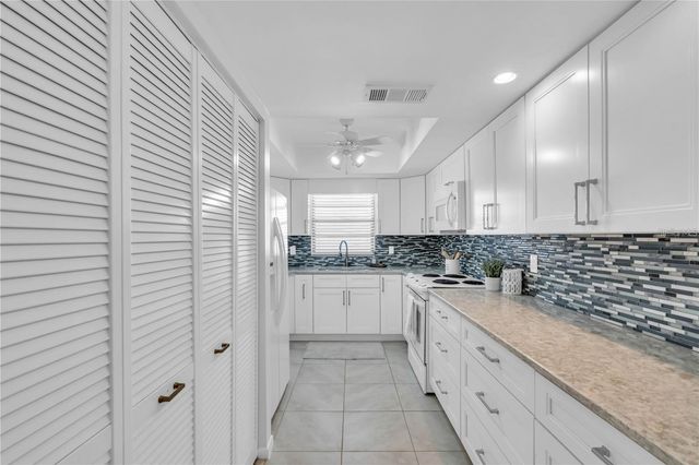 4740 MARSH FIELD ROAD 6, Sarasota, FL 34235