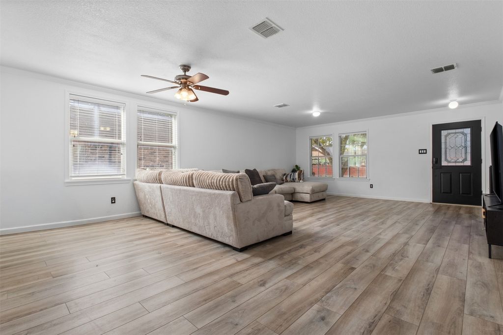 8005 York Beach Place, Arlington, TX 76002 — photo 4