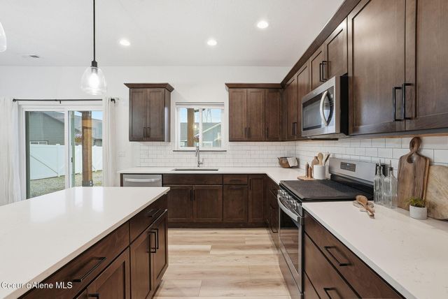 8323 W Splitrail AVE, Rathdrum, ID 83858