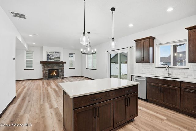 8323 W Splitrail AVE, Rathdrum, ID 83858