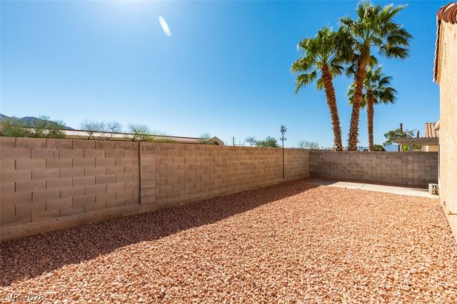 582 Searchlight Drive, Las Vegas, NV 89110
