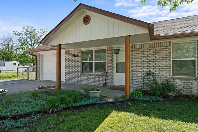 311 N 1st Street, Porum, OK 74455