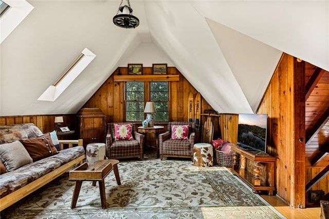 363 Mittry, Lake Arrowhead, CA 92352