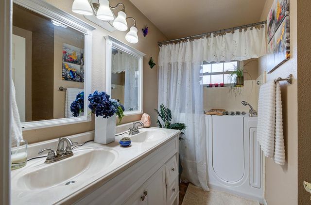 4456 N Dearing Avenue, Fresno, CA 93726