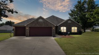8826 E 105th Street North, Owasso, OK 74055