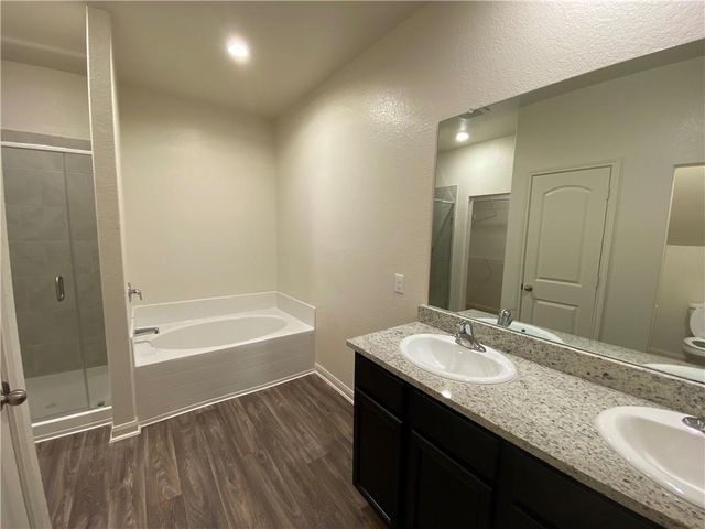 105 Brunswick LN, Jarrell, TX 76537