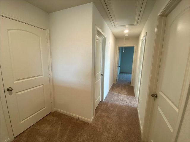 105 Brunswick LN, Jarrell, TX 76537