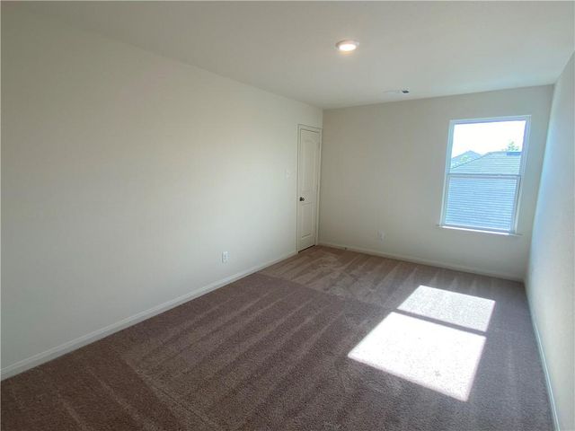 105 Brunswick LN, Jarrell, TX 76537