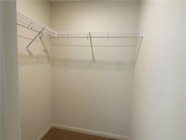 105 Brunswick LN, Jarrell, TX 76537