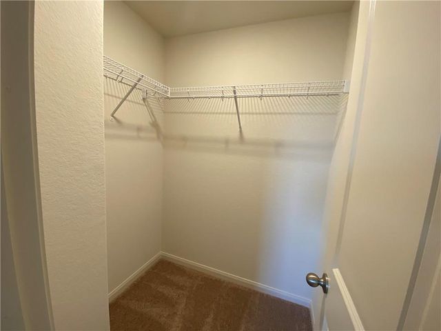 105 Brunswick LN, Jarrell, TX 76537