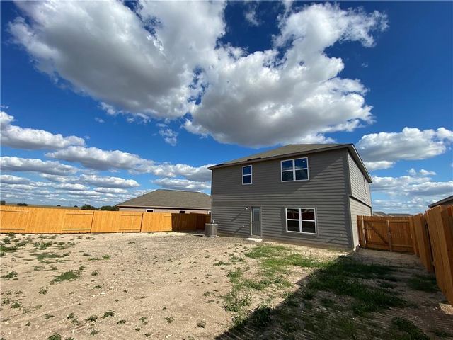 105 Brunswick LN, Jarrell, TX 76537