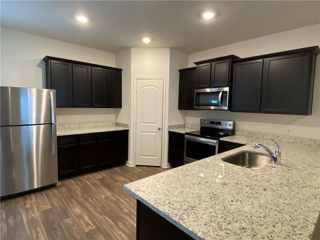 105 Brunswick LN, Jarrell, TX 76537
