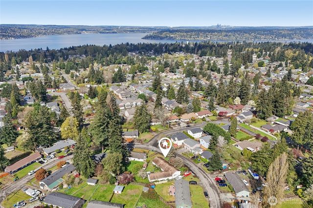 2008 Harrington Circle NE, Renton, WA 98056
