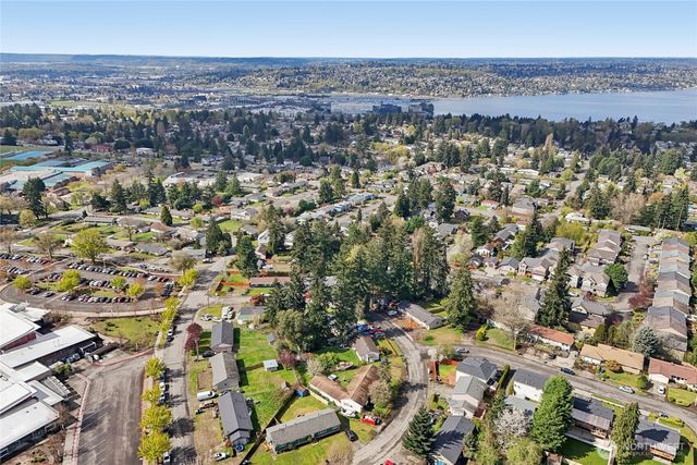 2008 Harrington Circle NE, Renton, WA 98056