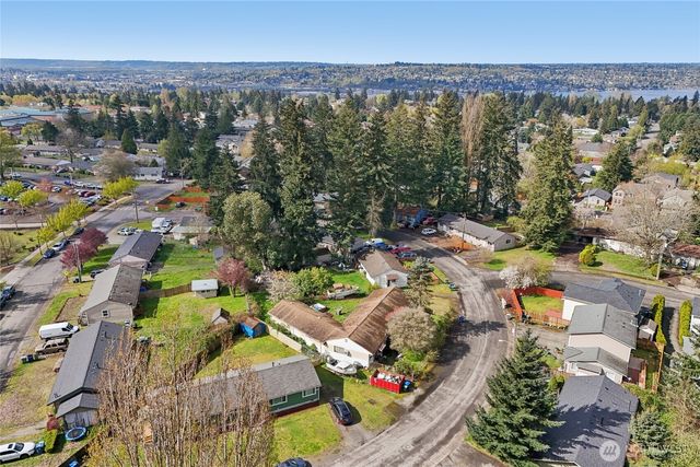 2008 Harrington Circle NE, Renton, WA 98056
