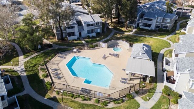 27610 Susan Beth C, Saugus, CA 91350