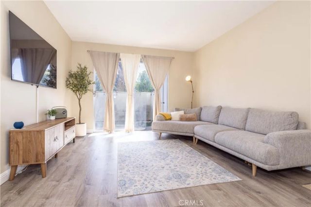 27610 Susan Beth C, Saugus, CA 91350