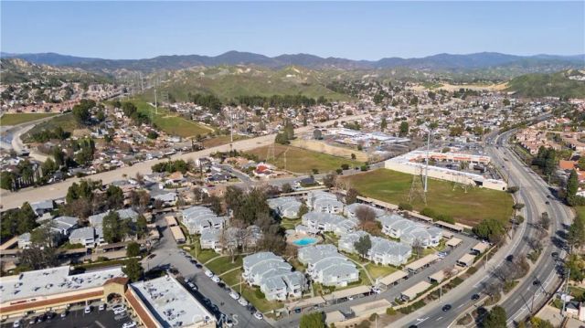 27610 Susan Beth C, Saugus, CA 91350