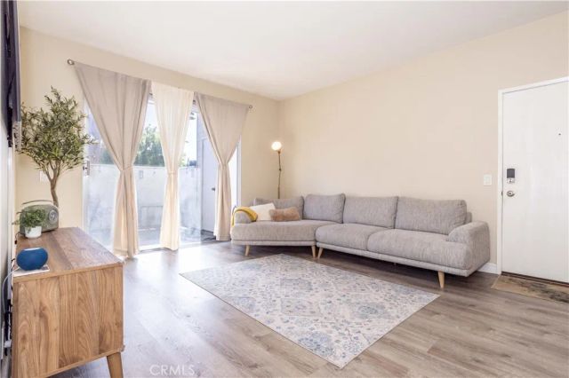 27610 Susan Beth C, Saugus, CA 91350