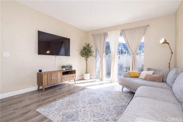 27610 Susan Beth C, Saugus, CA 91350