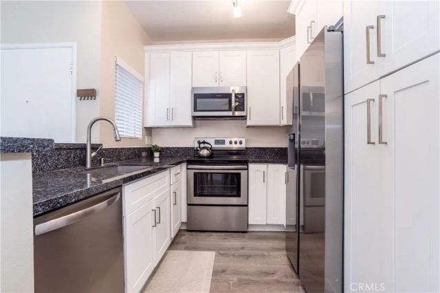 27610 Susan Beth C, Saugus, CA 91350