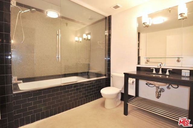849 S Broadway M02, Los Angeles, CA 90014