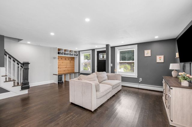 45 Agawam Ave, Haverhill, MA 01835