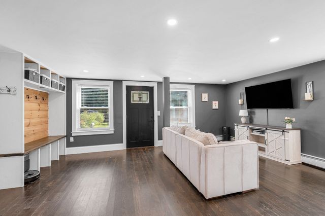 45 Agawam Ave, Haverhill, MA 01835