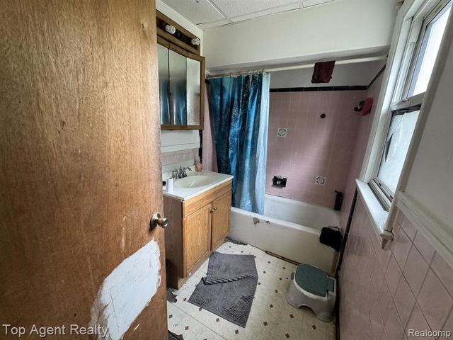 26406 Trowbridge Street, Inkster, MI 48141