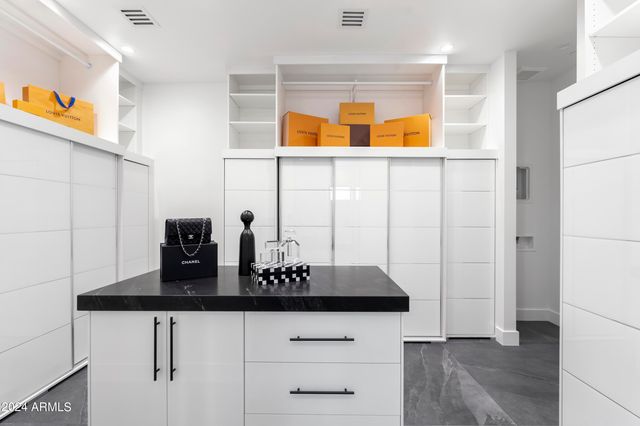 8037 N 7th Avenue, Phoenix, AZ 85021