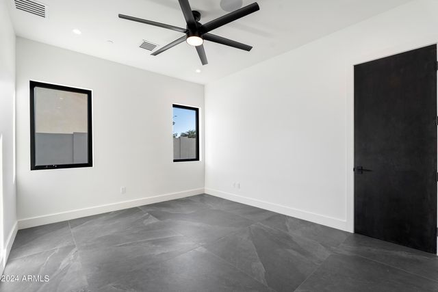 8037 N 7th Avenue, Phoenix, AZ 85021