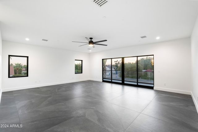 8037 N 7th Avenue, Phoenix, AZ 85021