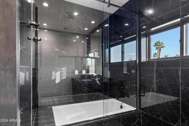 8037 N 7th Avenue, Phoenix, AZ 85021