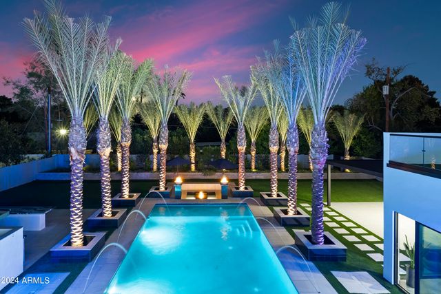 8037 N 7th Avenue, Phoenix, AZ 85021