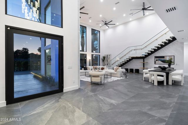 8037 N 7th Avenue, Phoenix, AZ 85021